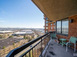 1405 Harmon Cv, Secaucus, NJ 07094