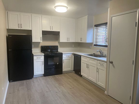 3rd image of 148 Taft Ave APT 13