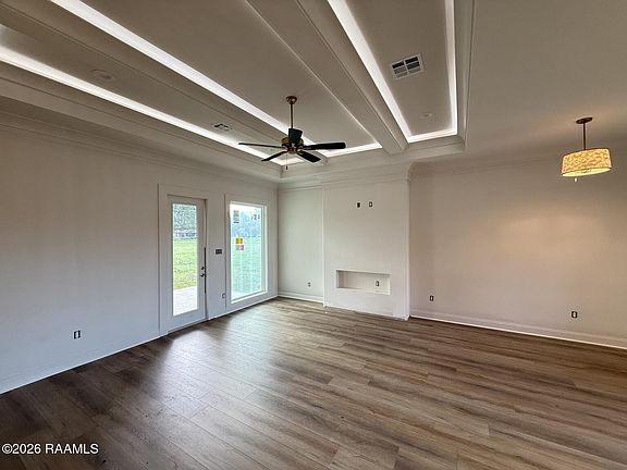 5th image of 207 Commons Dr