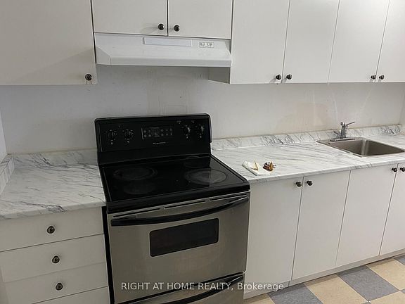 5th image of 271 Queen St W