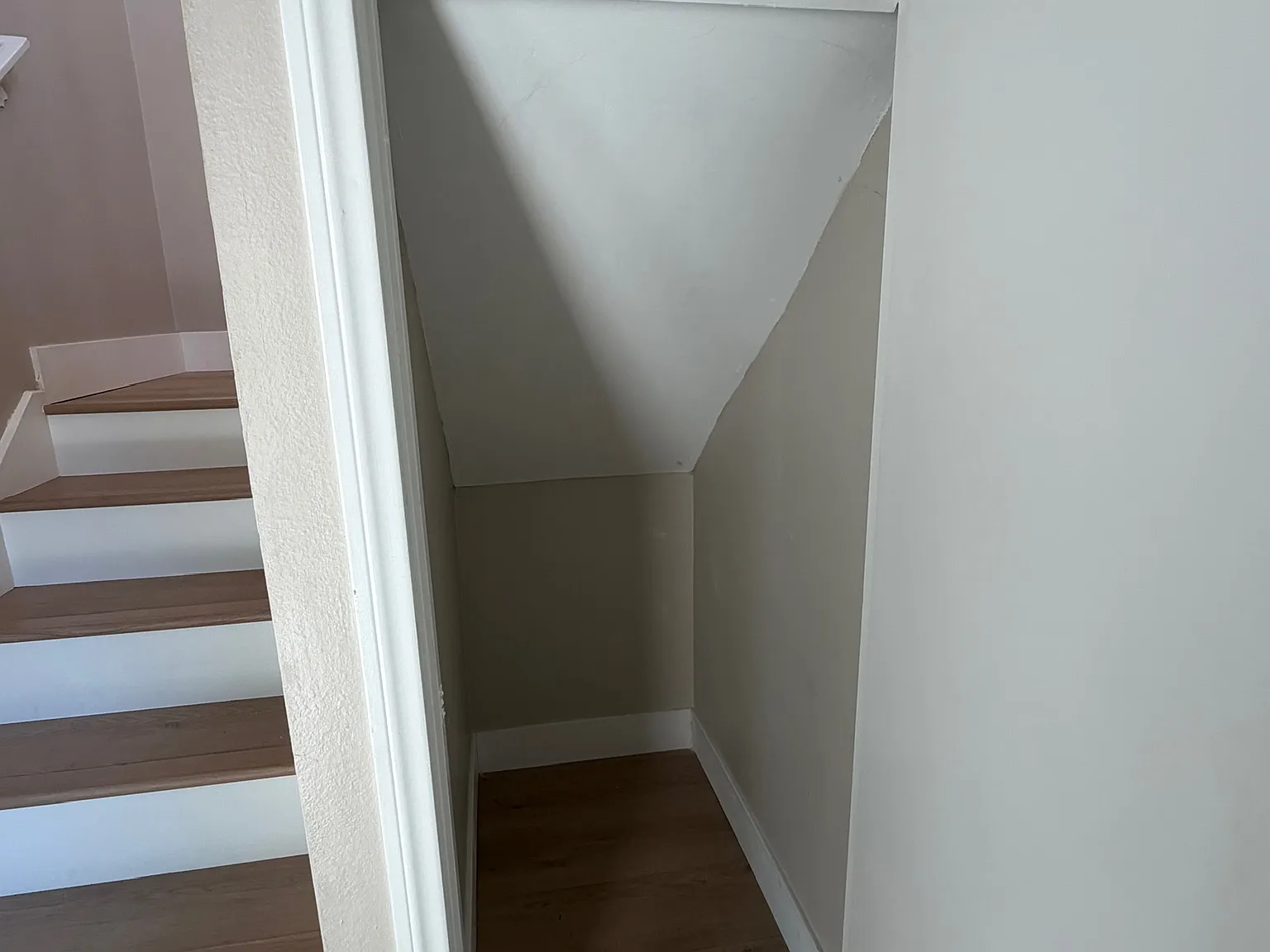 757 Warwick Ave — Photo 4