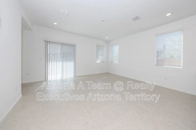 3 bed, 2.0 bath, 1400 sqft, $1,895 — Photo 4