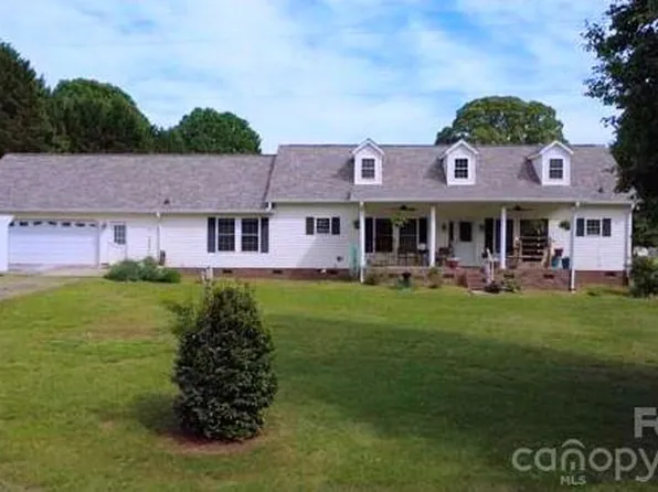 2107 Jenkins Printing Dr, Newton, NC 28658