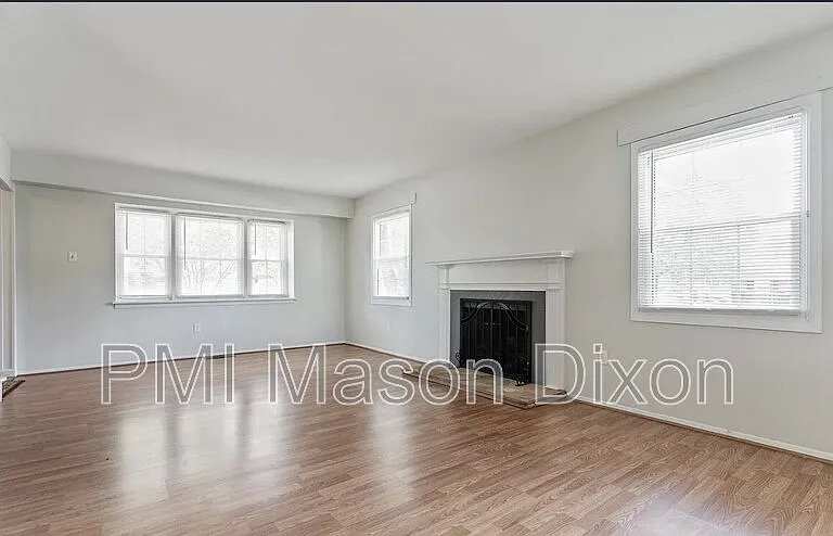 12718 Haskell Ln — Photo 6