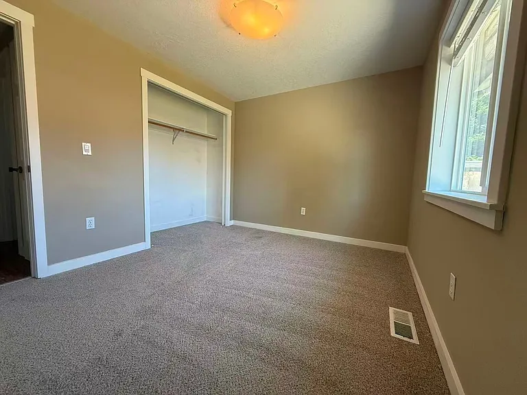 4063 Alameda Ave NE — Photo 17