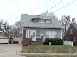 121 W Locust St, Canton, IL 61520