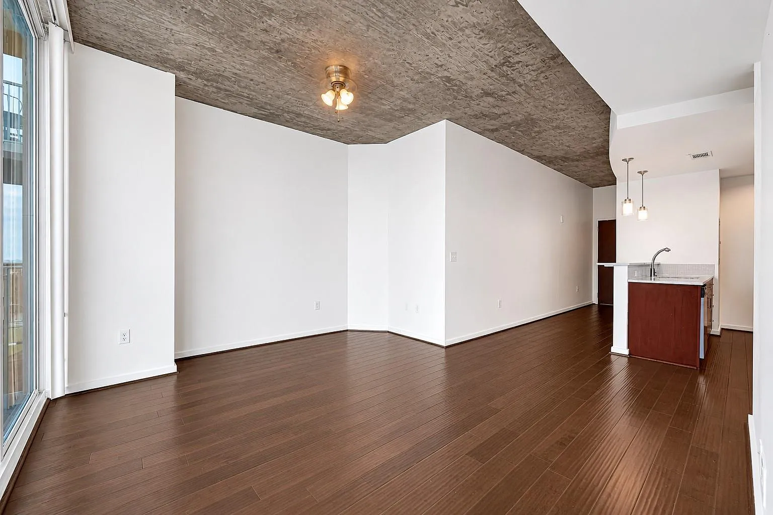 1 bed, 1.5 bath, 767 sqft, $1,999 — Photo 2