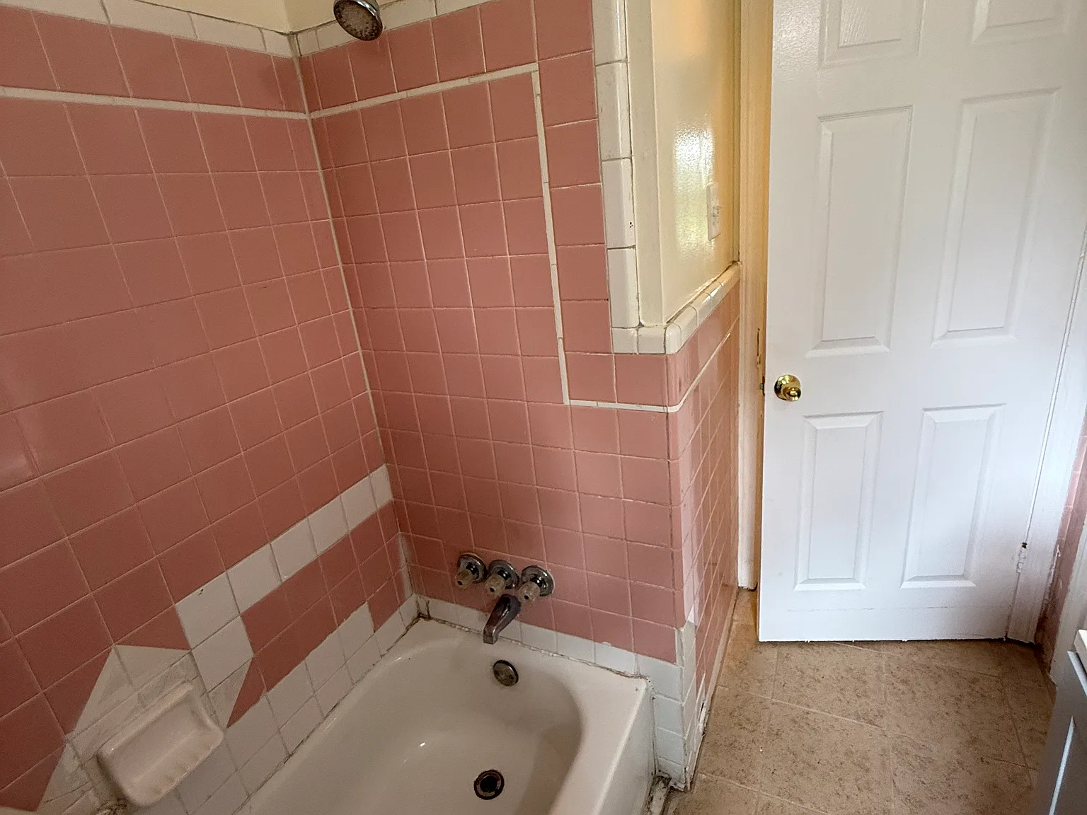 4 bed, 1.5 bath, 1198 sqft, $1,690 — Photo 3