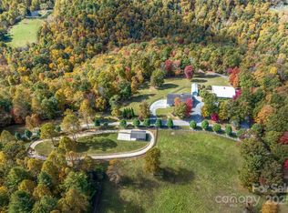 1987 Rabbit Hop Rd, Spruce Pine, NC 28777