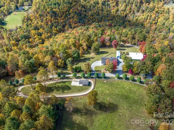 1987 Rabbit Hop Rd, Spruce Pine, NC 28777