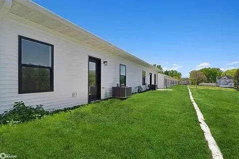 602 W Monroe St — Photo 12