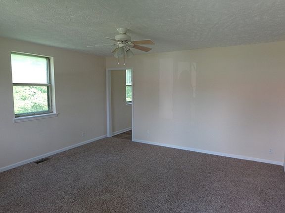 3rd image of 203 Plum St