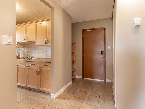 5th image of 5 Berkeley Pl W #418