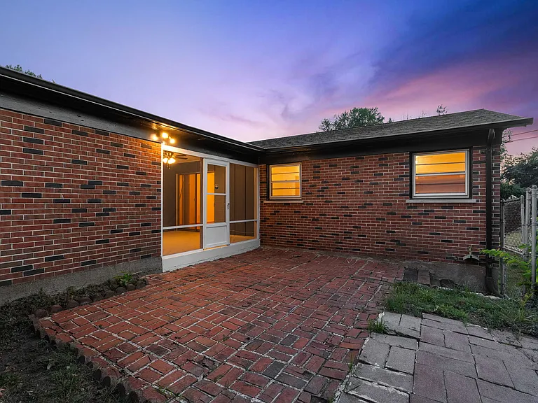 1555 Zurich Dr — Photo 42