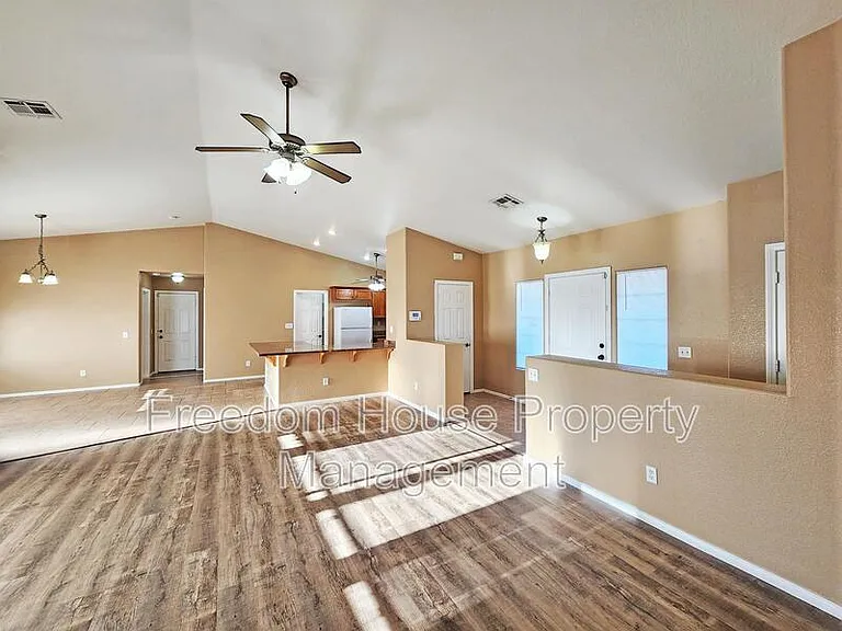 3680 Ravine Ave — Photo 3