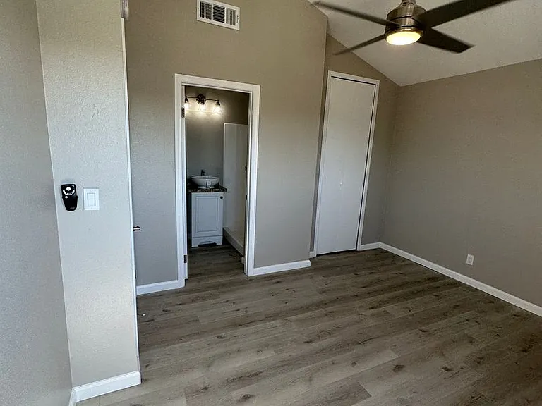 455 E St #4 — Photo 12