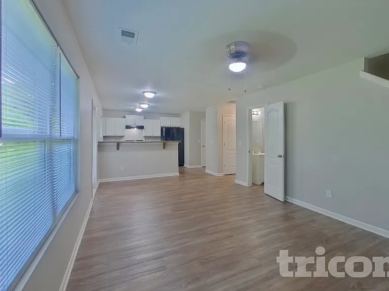 513 Gentle Breeze Ln — Photo 3