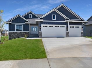 655 Bella St, West Des Moines, IA 50266