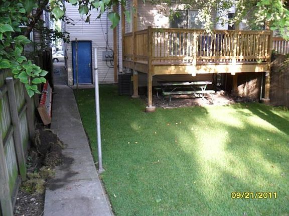 2nd image of 3051 N Leavitt St #2