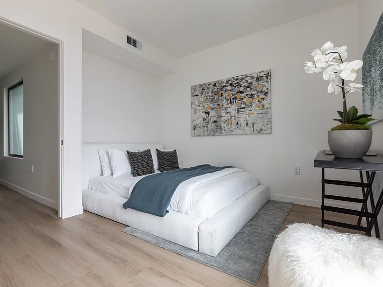 4575 Santa Monica Blvd #202 — Photo 14
