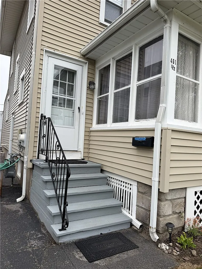1 bed, 1.0 bath, 2449 sqft, $900 — Photo 2