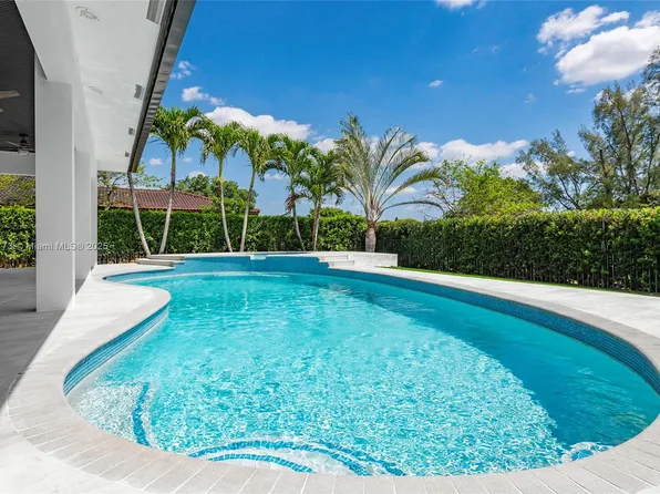 19601 E Saint Andrews Dr, Hialeah, FL 33015