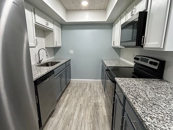 3rd image of 5800 Hollywood Blvd APT 221