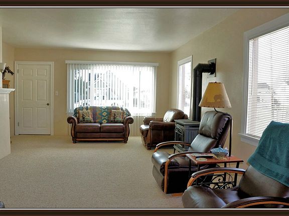 5th image of 135 Karr Ave