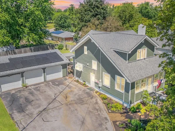 407 N Green St, Roanoke, IL 61561