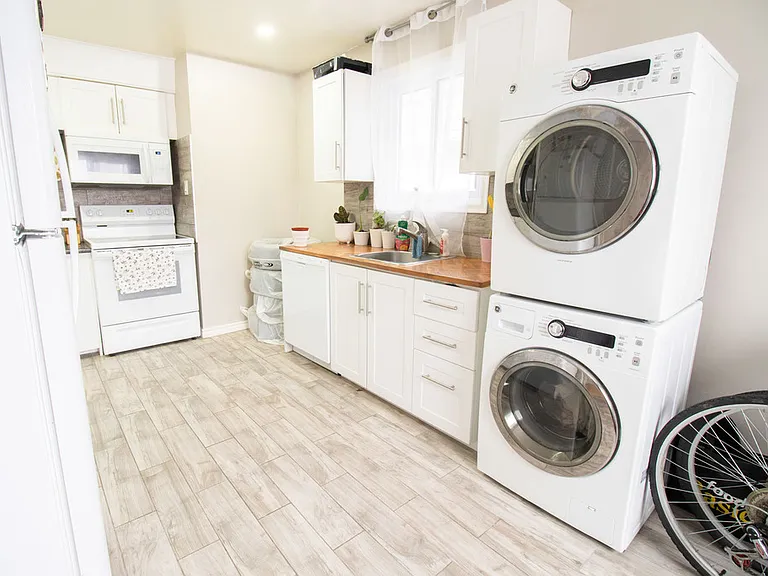 5 Alexandra Blvd — Photo 6
