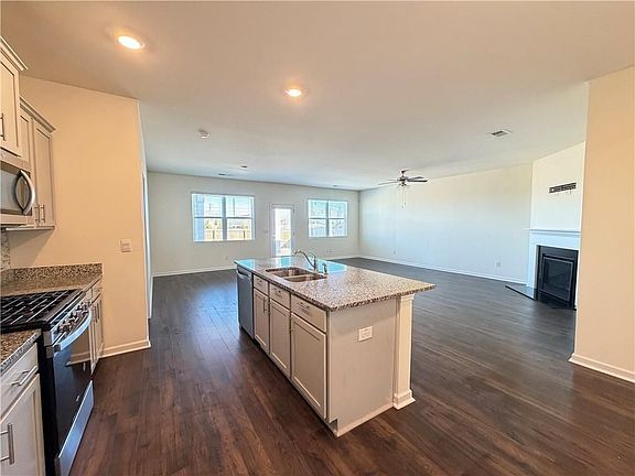5th image of 350 Graham Campbell Ln