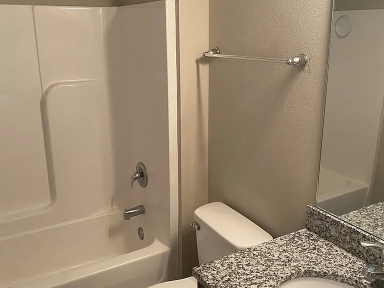 1805 Bellevue Way — Photo 38