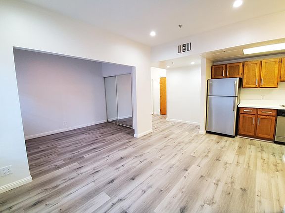 3rd image of 820 S Mansfield Ave APT 204