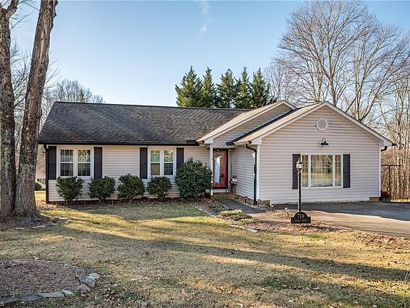 2nd image of 710 Saddle Dr