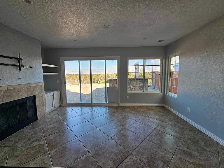 10794 Glendover Ln — Photo 3