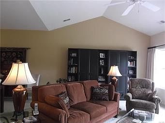 4th image of 29 Moor Dr