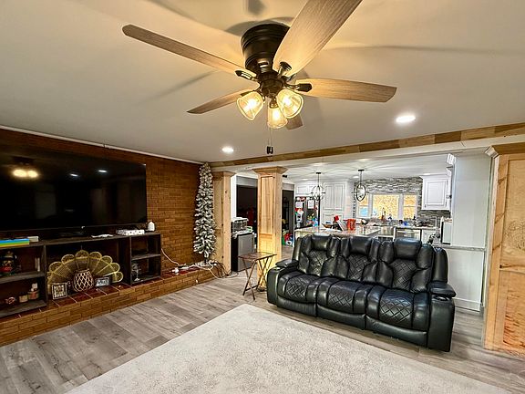 5th image of 1047 Evergreen Rd