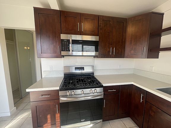 4th image of 3155 Kemper St #11595516