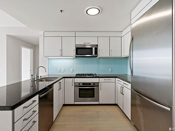 5th image of 301 Main St #17E