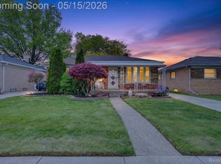 20819 Revere St, Saint Clair Shores, MI 48080
