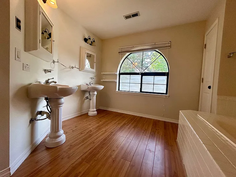 8213 NW 12th Ave — Photo 31