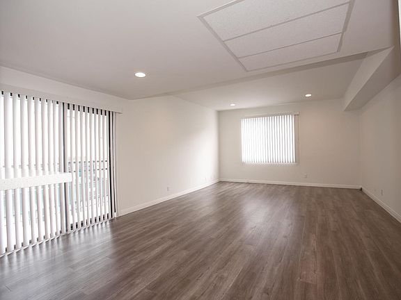 4th image of 1524 Granville Ave APT 107