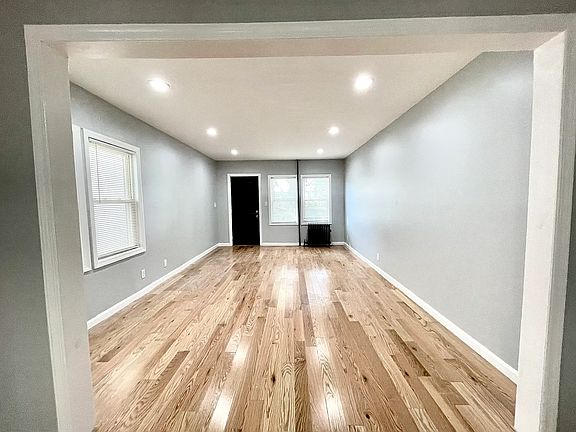 5th image of 1231 E 88th St