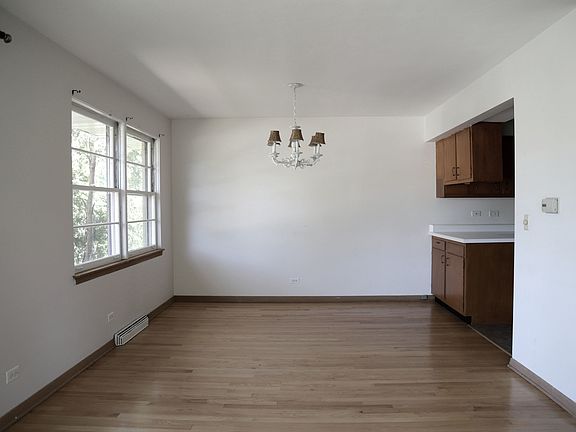 4th image of 823 Hawthorne Dr