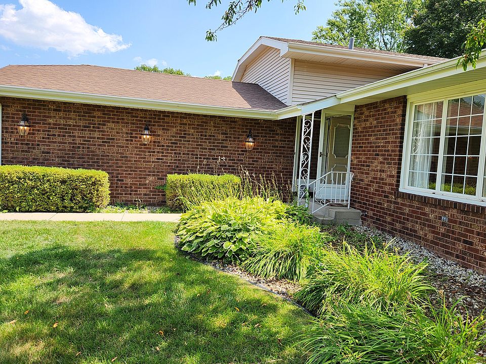 1st image of 638 Hillside Dr
