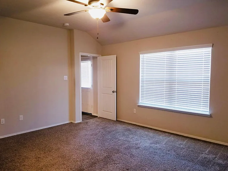 519 Green Clover Ln — Photo 7