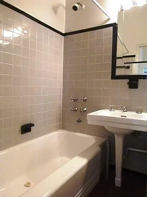 Rented by Siderow Residential Group | media 17