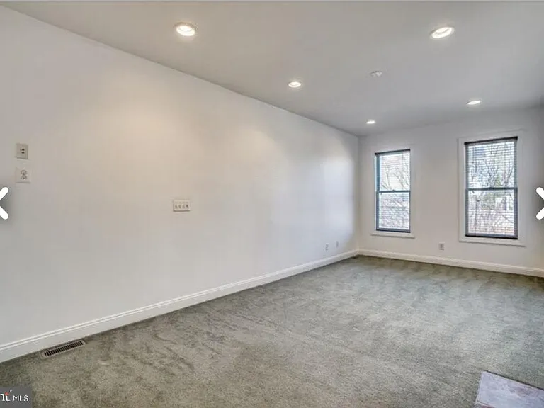 111 E Cross St — Photo 14