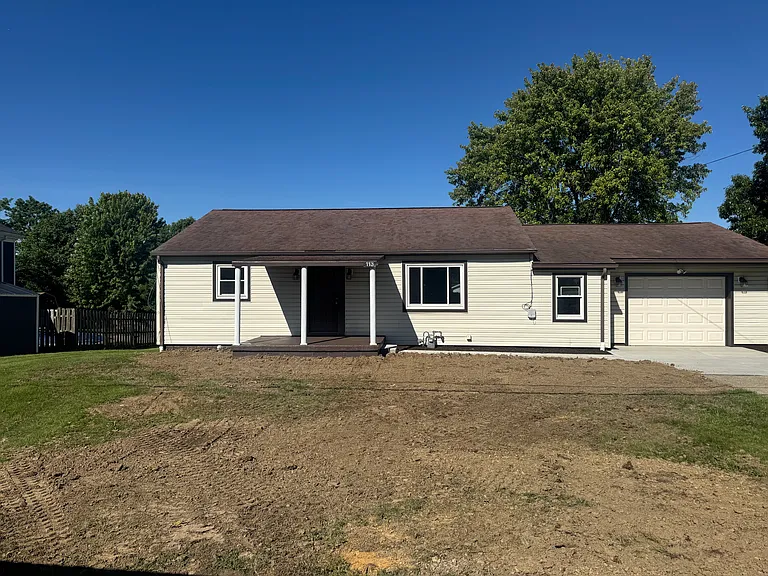 113 Mengel Ave — Photo 1