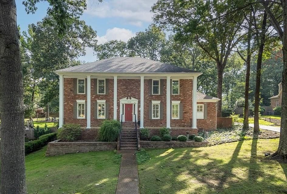 1st image of 2608 Holly Spring Dr